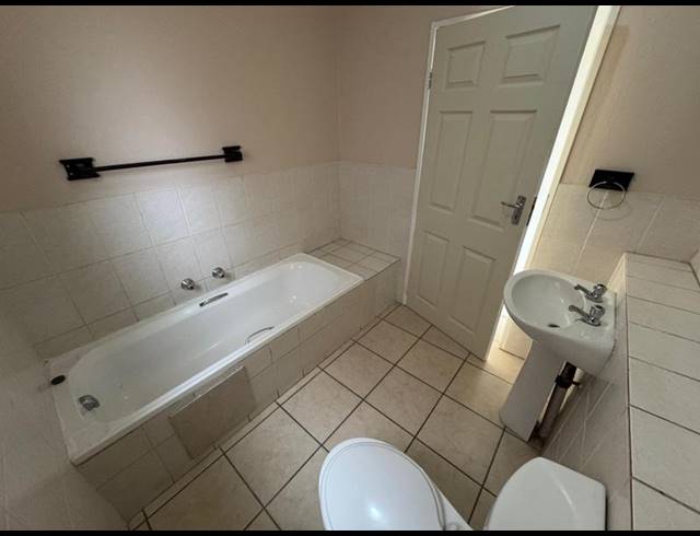 2 BEDROOM TOWNHOUSE FOR SALE IN BIRCHLEIGH